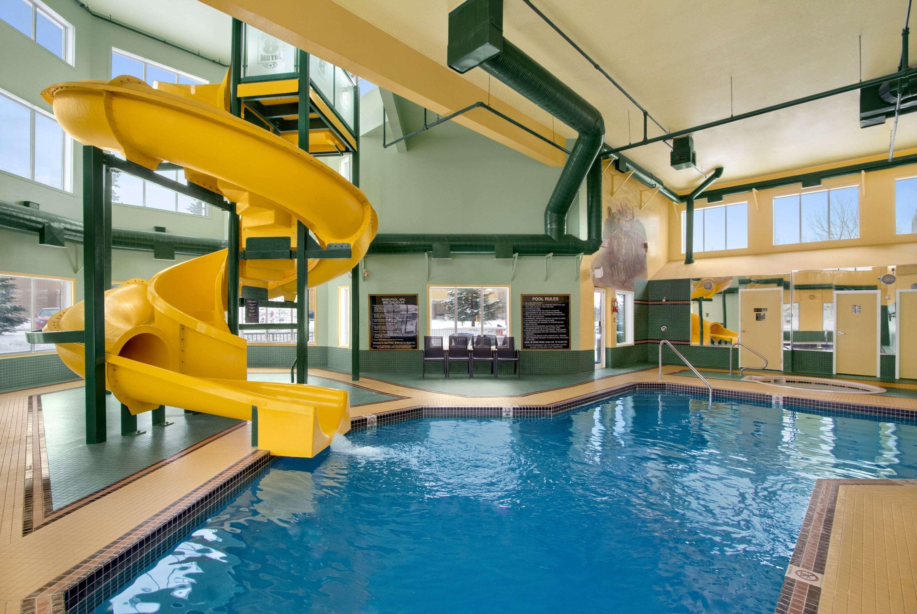 Super 8 By Wyndham Calgary Shawnessy Area Hotel Екстериор снимка