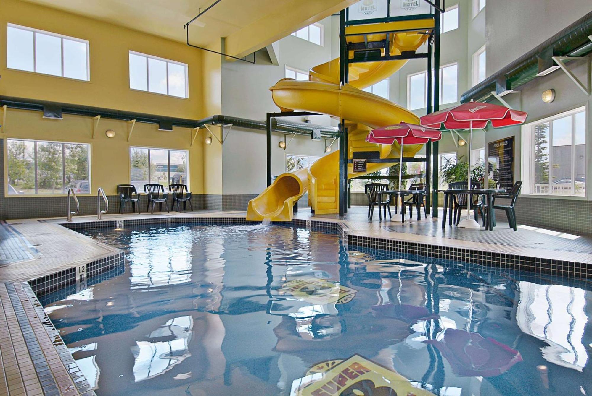 Super 8 By Wyndham Calgary Shawnessy Area Hotel Екстериор снимка